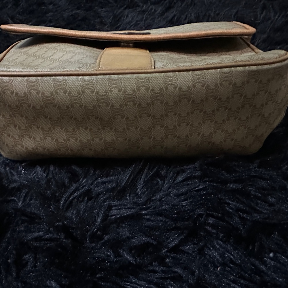 Celine - Picture 4 of 4